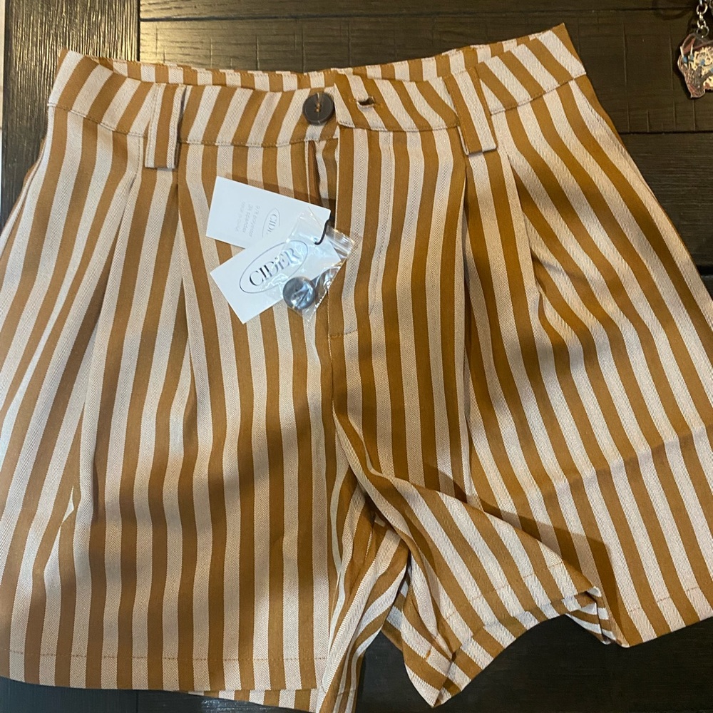 Cider Shorts Size Small